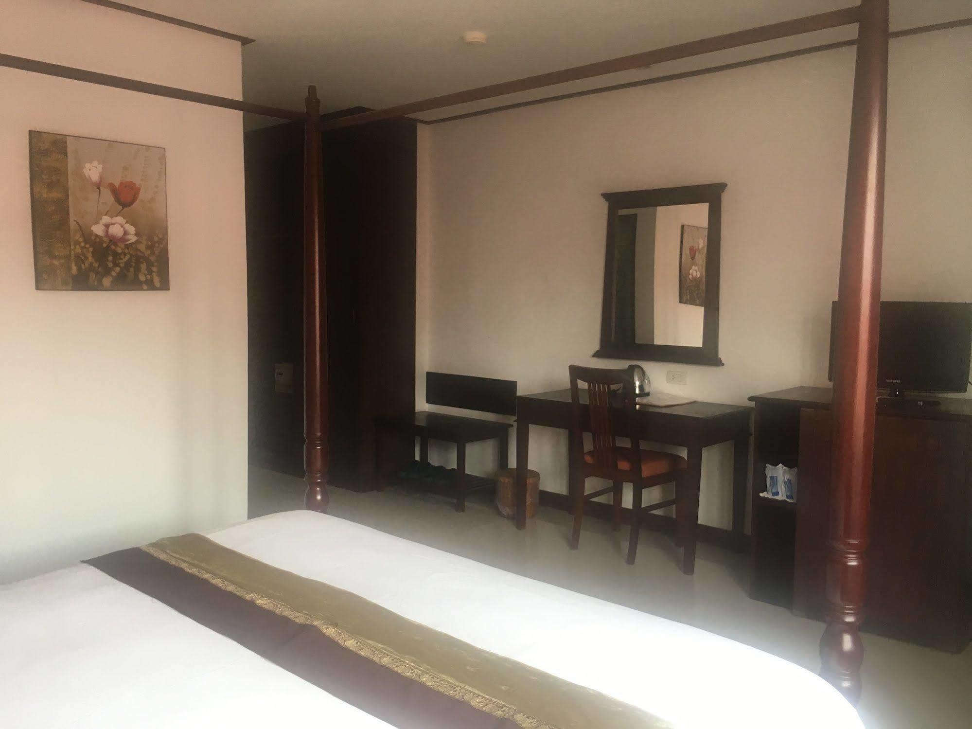 Av Hotel ビエンチャン エクステリア 写真