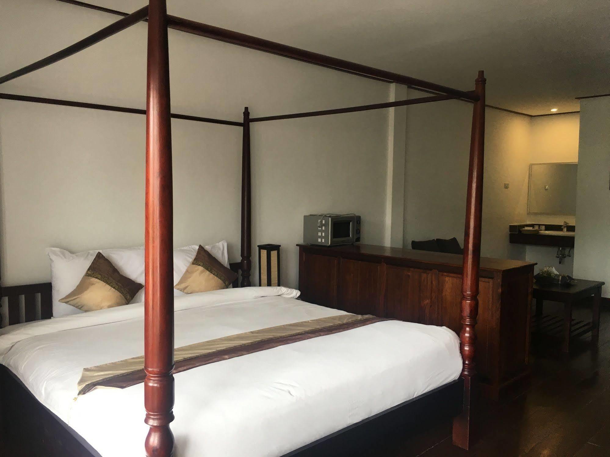 Av Hotel ビエンチャン エクステリア 写真