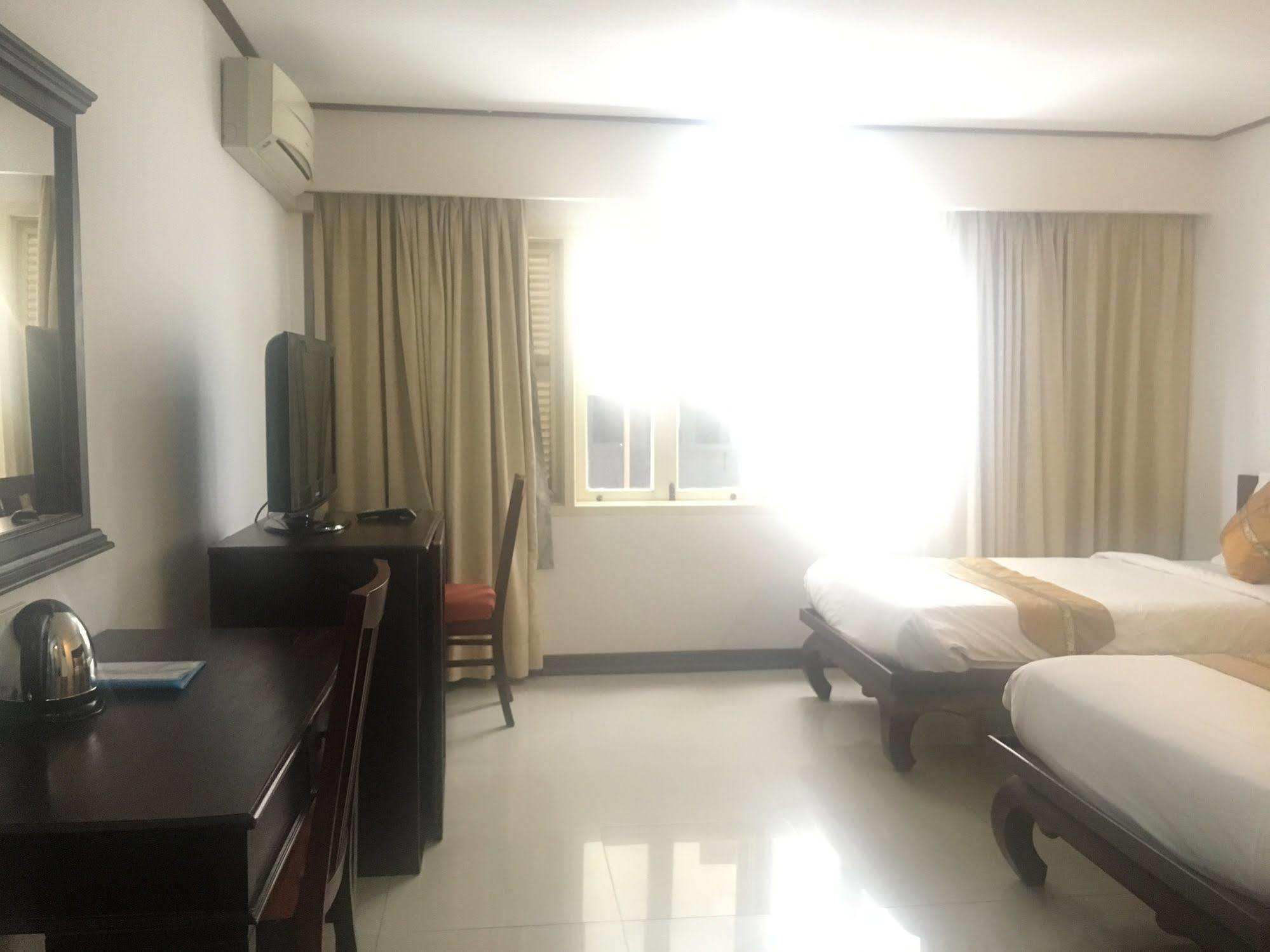 Av Hotel ビエンチャン エクステリア 写真