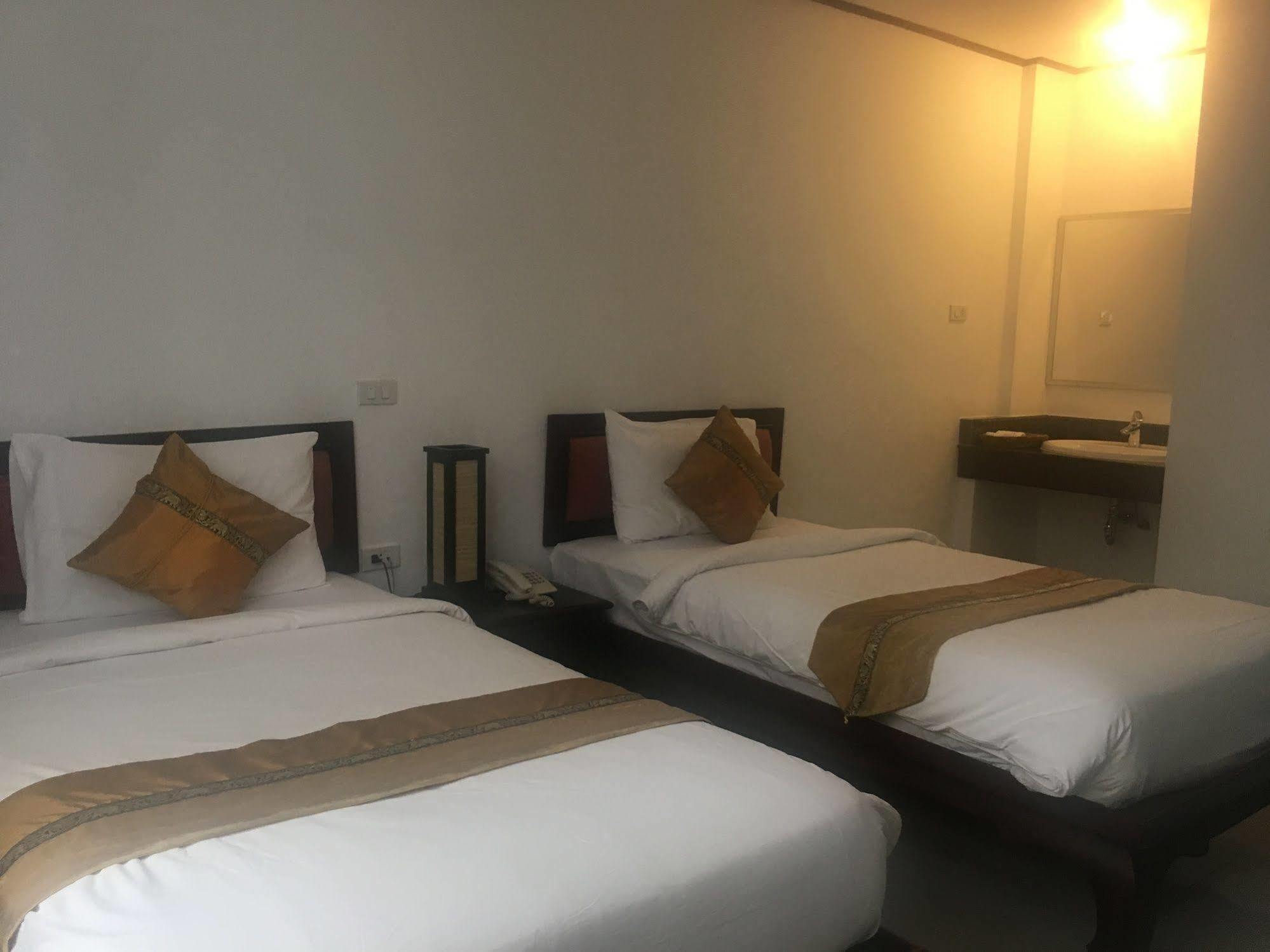 Av Hotel ビエンチャン エクステリア 写真